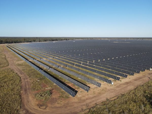 Australia’s largest solar farm begins exporting to grid – pv magazine ...