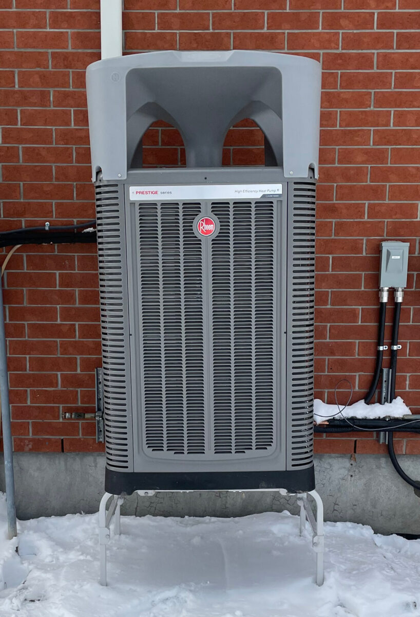 https://www.pv-magazine.com/wp-content/uploads/2023/04/Rheem_heat_pump-818x1200.jpg